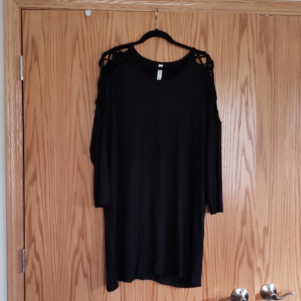 Zenana Outfitters black shirt
